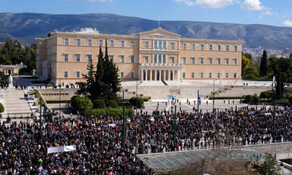 Γερμανικό δημοσίευμα: Πώς τα κατάφεραν οι Έλληνες; - Από το «όχι» και τα μνημόνια του Τσίπρα στην οικονομική ανάπτυξη